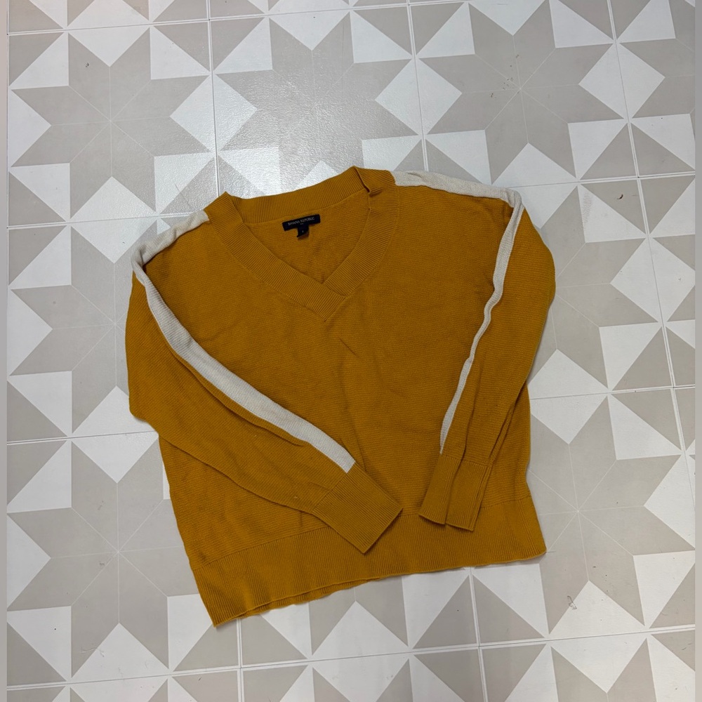 Banana Republic V-Neck Sweater in Mustard and Cream